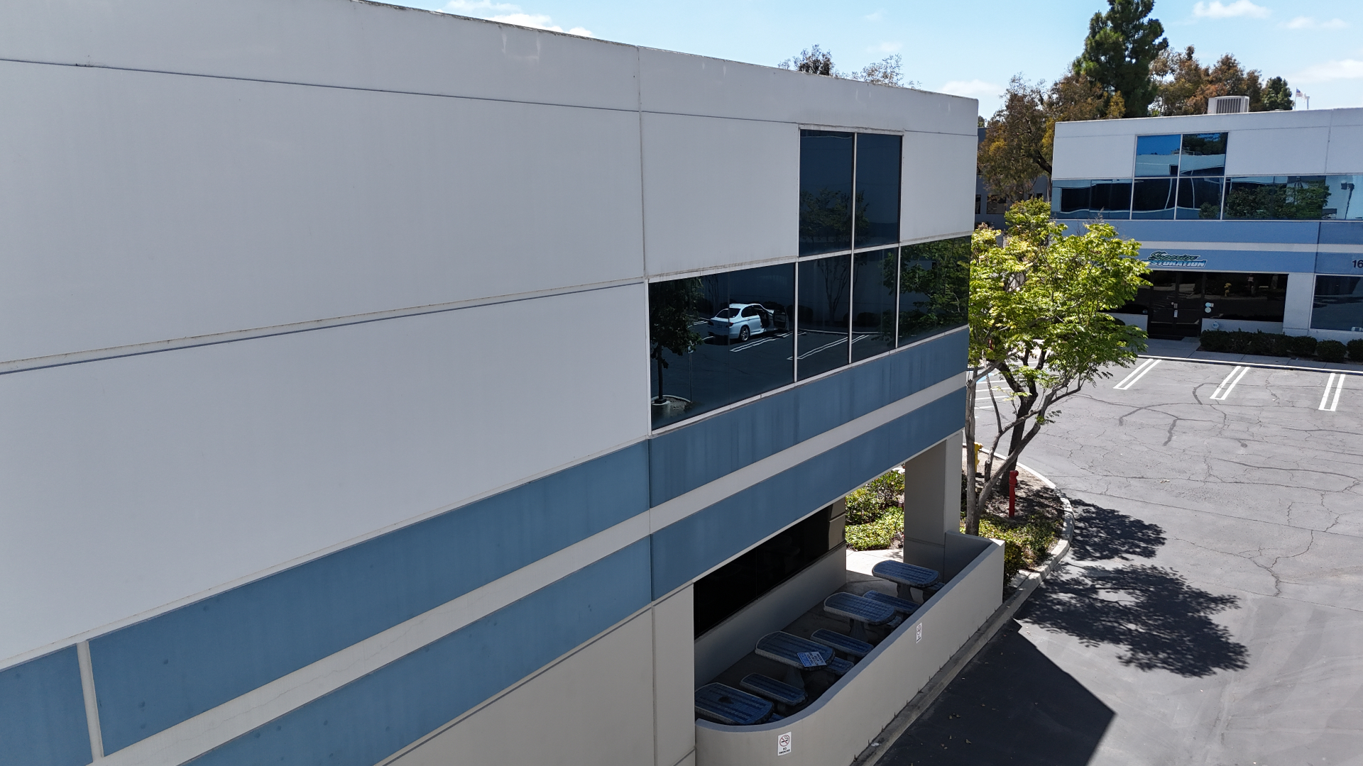Side elevation with reflective glass